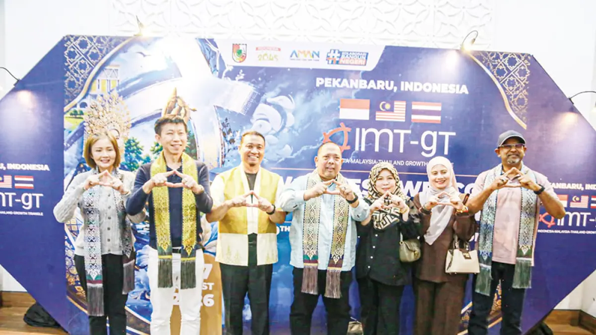 Wakil Wali Kota Pekanbaru Markarius Anwar menyambut delegasi dari Municipal Council Malaysia dan Hatyai Thailand yang tiba di Bandara SSK II, Pekanbaru, Selasa (4/8/2026). (ISTIMEWA)