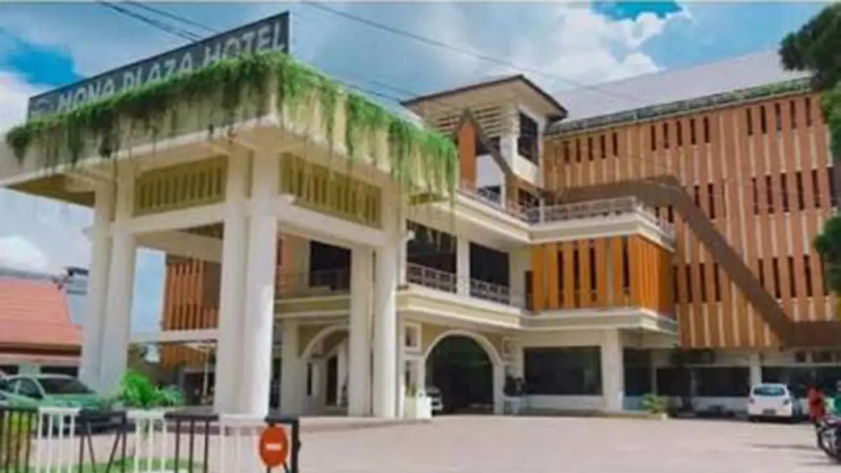 Bangunan Mona Plaza Hotel di Jalan HR Soebrantas, beberapa waktu lalu. Selama Agustus 2026, Mona Plaza Hotel menawarkan promo spesial ”Agus Sini Gus!”. (mona plaza hotel untuk riau pos)