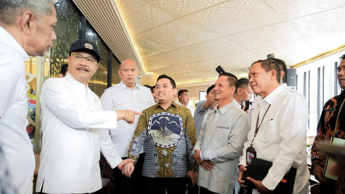 Menteri Sosial RI Saifullah Yusuf dan jajaran menerima kunjungan Plt Bupati Kuansing H Muklisin dan rombongan, Rabu (5/8/2926) di Kemensos RI. (Diskominfoss Kuansing)