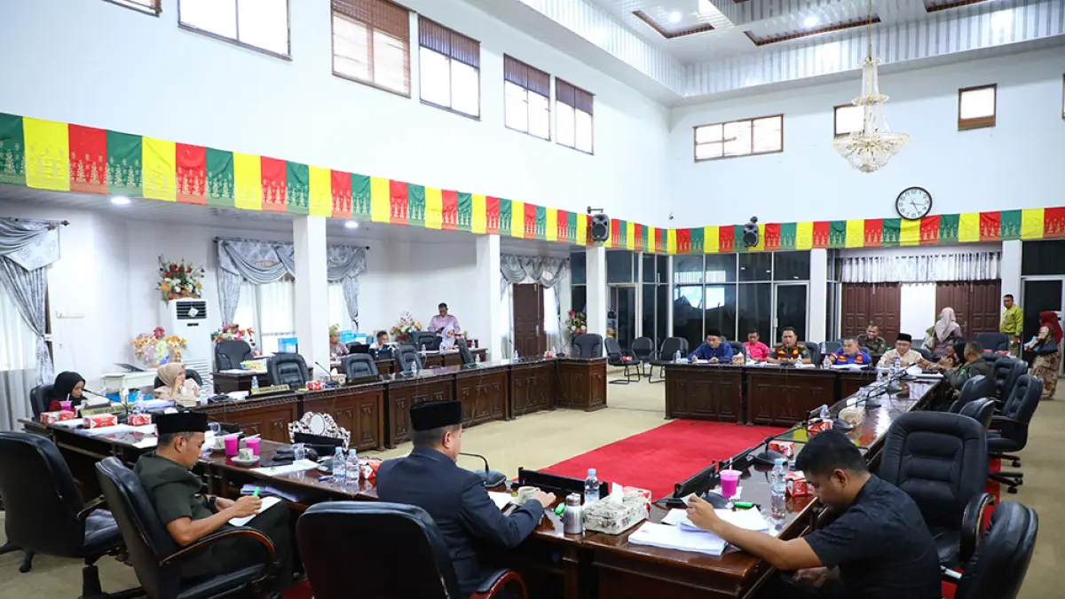 Suasana Pembahasan Rencanaan KUA-PPAS Kabupaten Rokan Hulu Tahun Anggaran 2027 oleh Kominis I DPRD bersama OPD Rohul di Pasirpengaralan, Selasa (4/8/2026). (HUMAS DPRD ROHUL UNTUK RIAU POS)