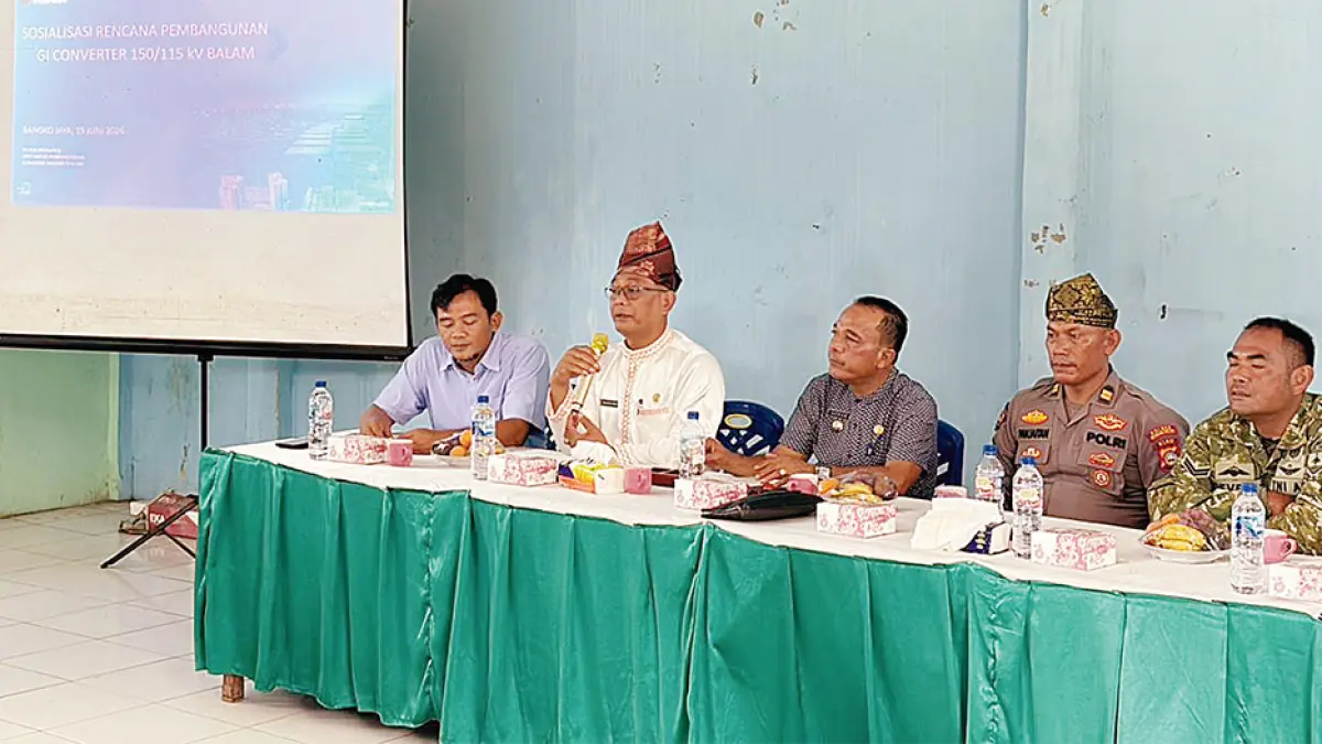  Suasana sosialisasi pem­bangunan Gardu Induk (GI) Converter 150/115 kV Balam PT PLN (Persero)  UIP Sumbagteng, baru-baru ini.(PT PLN (Persero) untuk riau pos)