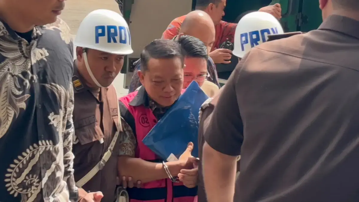 Eks Jampidsus Febrie Adriansyah mendatangi Kejaksaan Agung (Kejagung) untuk menjalani pemeriksaan oleh Tim 9 sebagai tersangka, Jumat (7/8/2026).(RYANDI ZAHDOMO/JAWAPOS.COM)