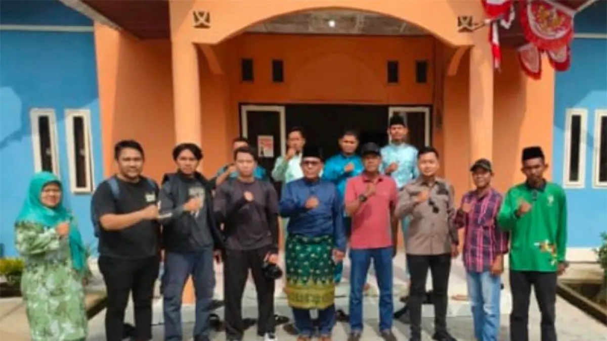 Tim Bidang Kekayaan Intelektual Kanwil Kemenkum Riau mendampingi proses pembuatan video promosi Kopi Liberikasi Meranti di Pulau Rangsang, Kamis (6/8/2026). Humas Kanwil Kemenkum Riau