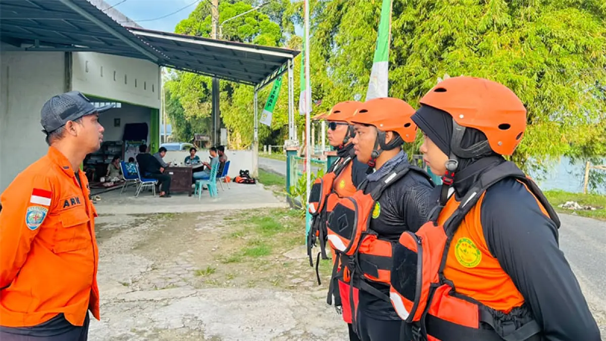 Tim SAR Gabungan mengerahkan tiga unit drone untuk menyisir aliran Sungai Kampar dari udara, mencari korban yang diduga terjatuh dari Jembatan Rantau Berangin, Jumat (7/8/2026). Basarnas untuk Riaupos.co
