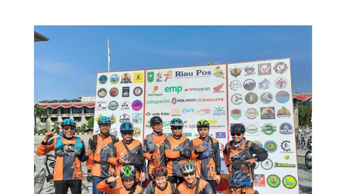 Komunitas sepeda Go-SoC Perawang foto bersama usai mengikuti iven gowes yang ditaja Riau Pos, beberapa waktu lalu.  Go-SoC Perawang untuk Riau Pos 