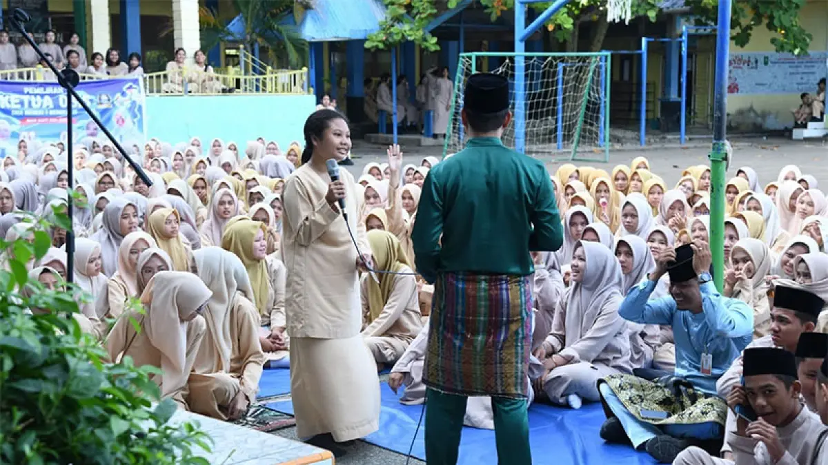 Ratusan siswa SMAN 1 Bengkalis mengikuti sosialisasi literasi keuangan dari BRK Syariah Cabang Bengkalis, Jumat (7/8/2026). (Istimewa)