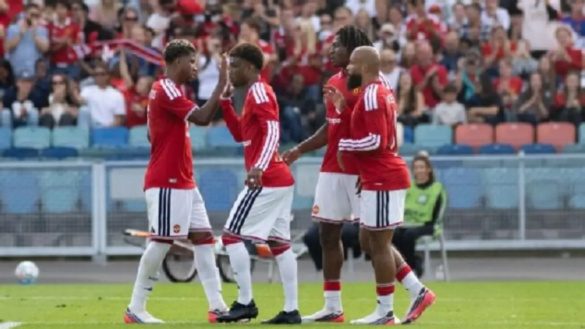 Bryan Mbeumo mencetak gol balasan Manchester United saat bermain  imbang 1-1 dengan juara Liga Champions PSG. (Ash Donelon/Manchester United via Getty Images)

&nbsp;