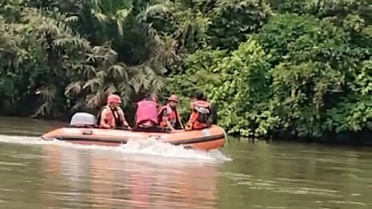 Tim SAR Gabungan terus memaksimalkan upaya pencarian terhadap korban tenggelam di aliran Sungai Kampar, Desa Merangin, Kecamatan Kuok, Kabupaten Kampar, Ahad (9/8/2026). (BPBD Kampar untuk Riaupos.co)