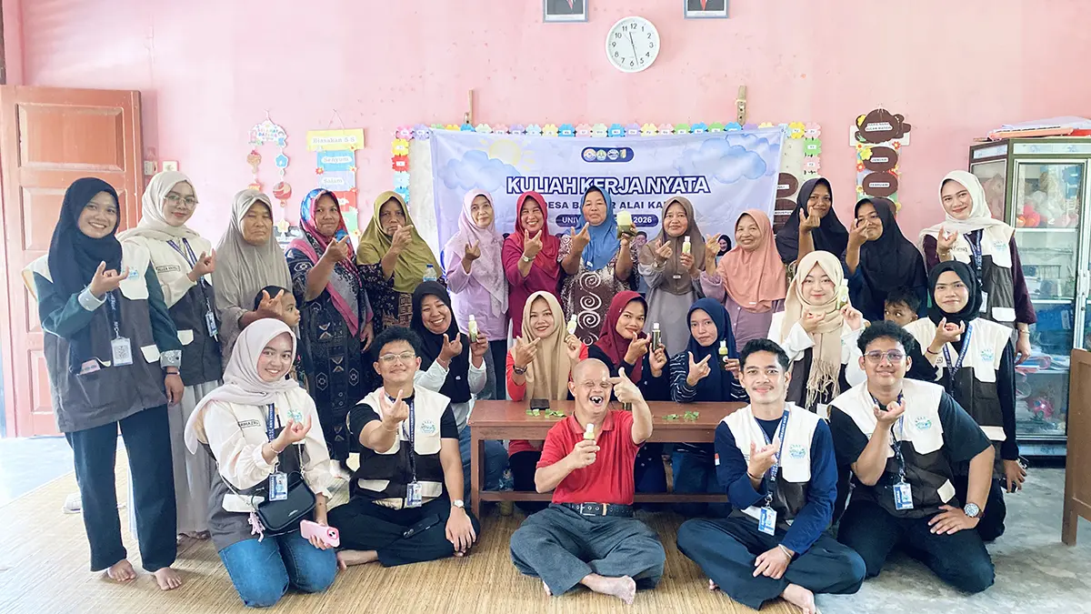 Mahasiswa Kuliah Kerja Nyata (KUKERTA) Universitas Riau (UNRI) Tahun 2026 foto bersamaa saat  menghadirkan inovasi sederhana bagi masyarakat Desa Bandar Alai Kari, Kecamatan Kuantan Tengah, Kabupaten Kuantan Singingi, beberapa waktu lalu.