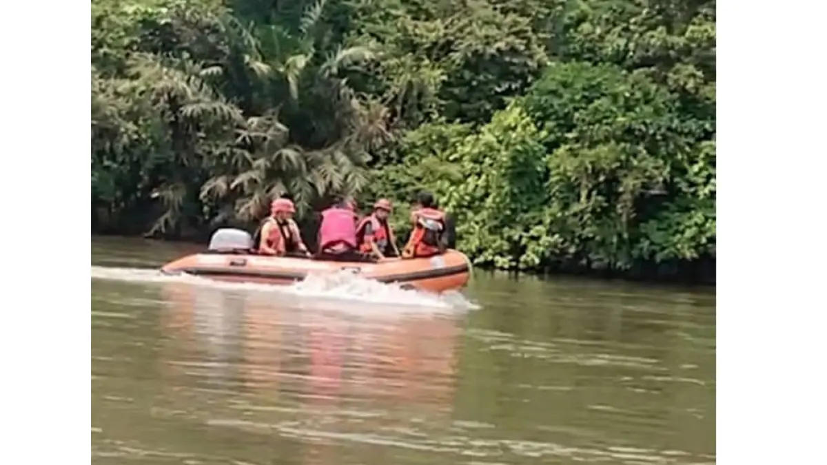 MAKSIMALKAN PENCARIAN: Tim SAR Gabungan memaksimalkan upaya pencarian terhadap korban tenggelam di aliran Sungai Kampar, Desa Merangin, Kecamatan Kuok, Kabupaten Kampar, Ahad (9/8/2026).(BPBD untuk Riaupos.co)