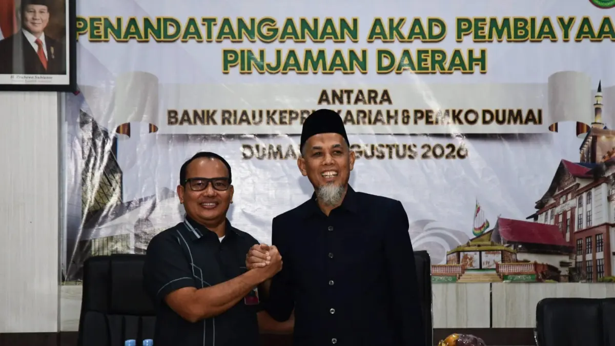 Branch Manager (BM) BRK Syariah Cabang Dumai, Syahrul bersama  Wali Kota Dumai, Paisal
