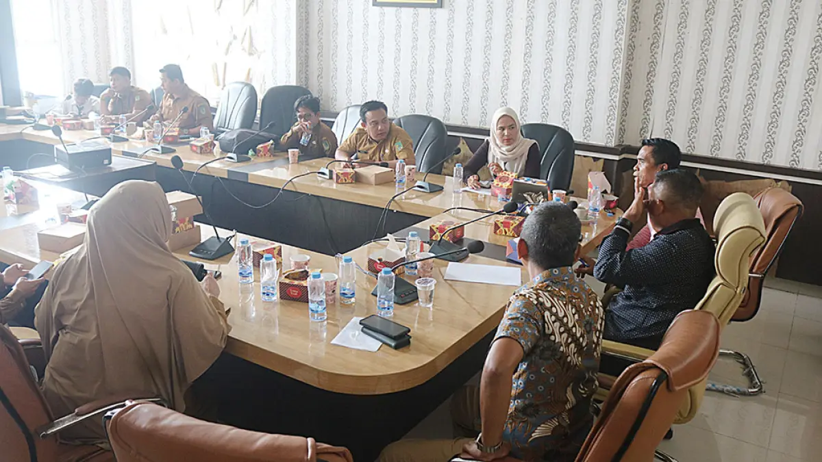  Komisi D DPRD Rohil menggelar rapat dengar pendapat tertutup menyikapi sejumlah isu soal kesehatan, sosial dan lain-lain di Bagansiapiapi, Senin (10/8/2026).  (Zulfadli/riau pos)
