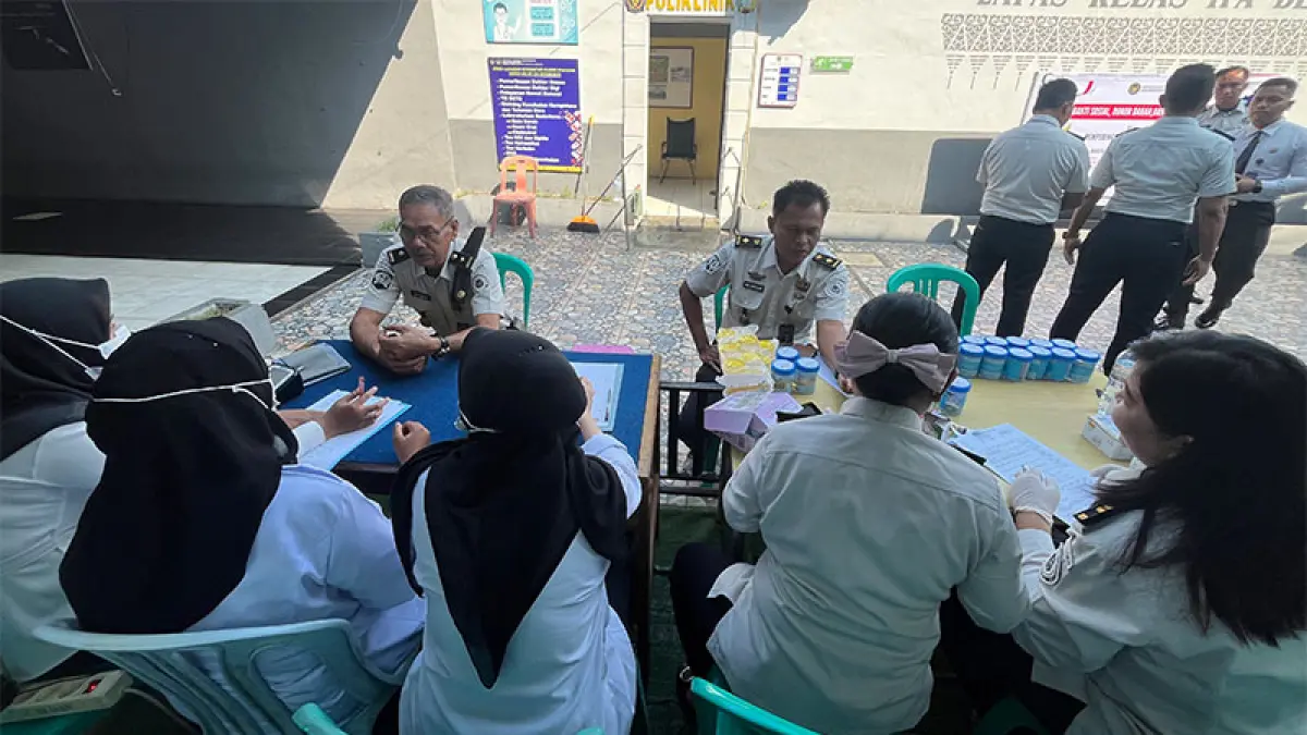 Petugas Lapas Bengkalis melakukan  cek kesehatan gratis, dan donor darah di lingkungan Lapas pada, Rabu (12/8/2026). (Istimewa)