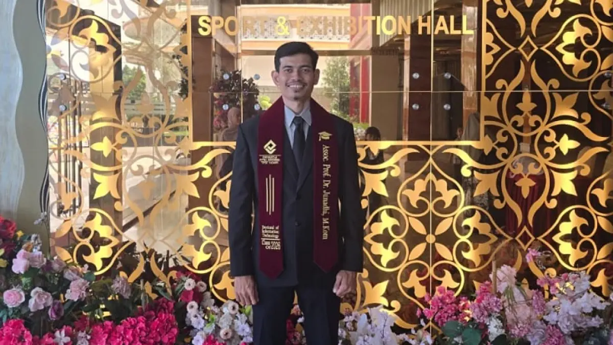 Assoc Prof Dr Junadhi MKom usai sidang terbuka Program Doktor Ilmu Komputer UPI YPTK Padang pada Kamis (13/8/2026). (UPI YPTK Padang untuk Riau Pos.)