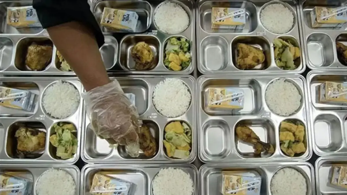 Ilustrasi Ompreng Makanan Bergizi Gratis (MBG). (Dok Riaupos.co)