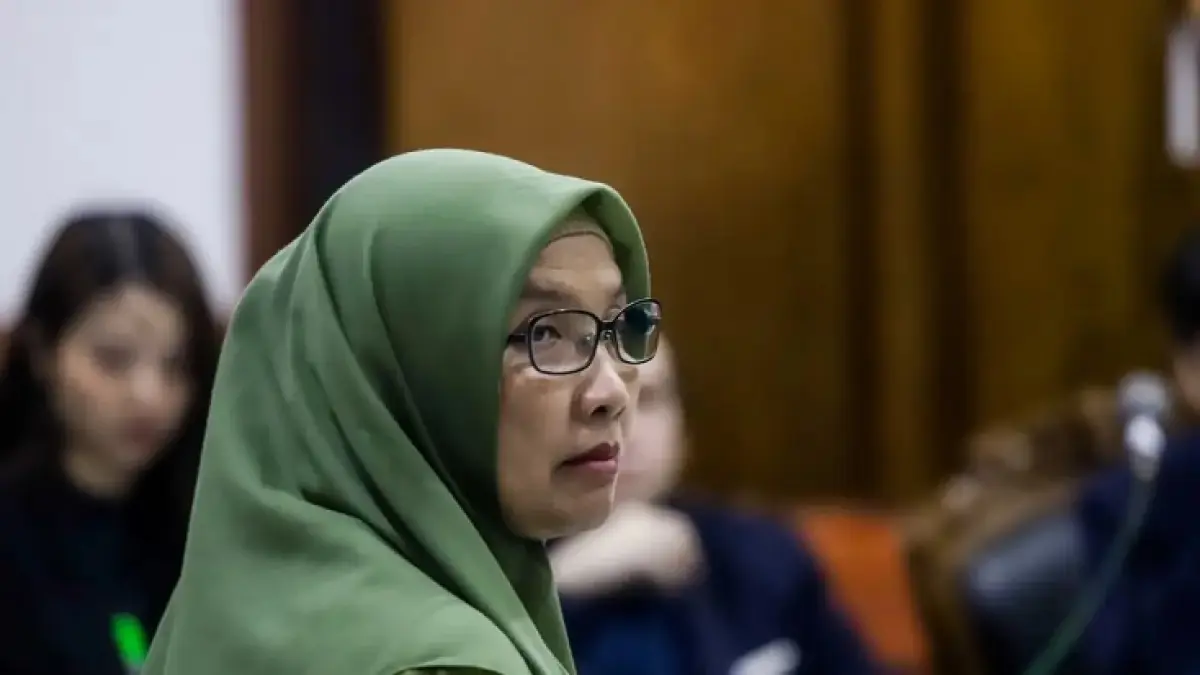 Indah Utami hadir sebagai saksi yang dihadirkan pihak tergugat dalam kasus Java Fortis di Pengadilan Negeri Surabaya, Rabu (12/8). (ALFIAN RIZAL/JAWA POS)