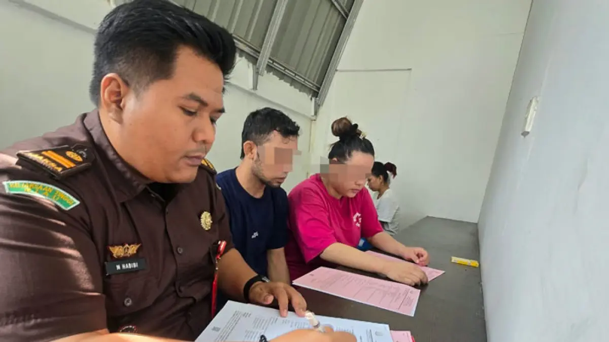 Proses Tahap II kasus pembunuhan di Rumbai dari Penyidik Polresta Pekanbaru kepada JPU Kejari Pekanbaru pada Kamis (13/8/2026). (Kejari Pekanbaru untuk Riaupos.co)