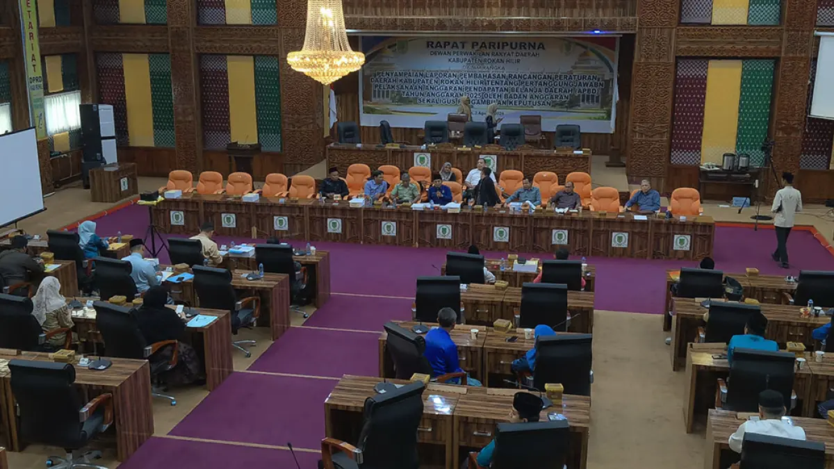 Suasana pelaksanaan rapat Badan Anggaran (Banggar) DPRD Rohil bersama TAPD dan OPD terkait di ruangan paripurna DPRD Rohil, baru-baru ini.  (zulfadli/riau pos)
