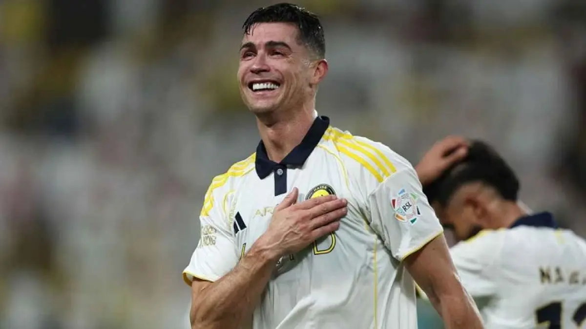 Cristiano Ronaldo bisa tampil di pertandingan pertama Al Nassr musim ini. (Yasser Bakhsh/Getty Images)