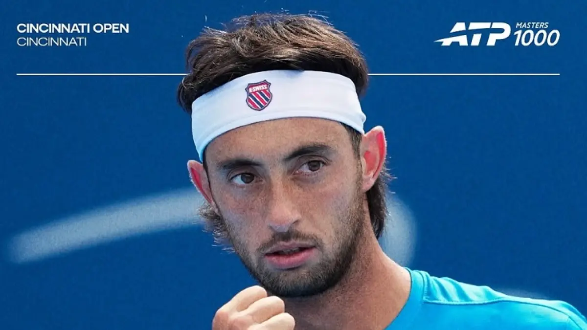 Petenis asal Argentina peringkat 50 dunia Thiago Agustin Tirante menyingkirkan Novak Djokovic 2-6, 6-4, 6-4 di babak kedua Cinicinati Open. (Instagram @atptour)