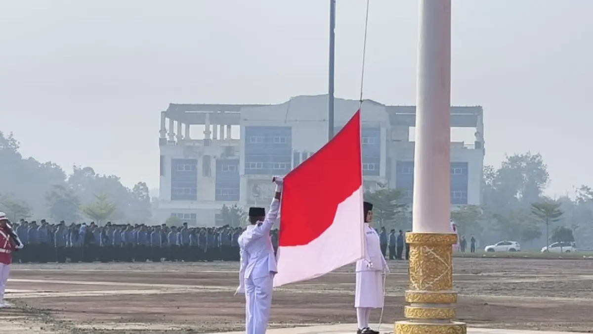 Paskibra Pekanbaru sukses menyelesaikan tugas pengibaran bendera pada upacara Peringatan HUT RI ke 81 di Lapangan Perkantoran Tenayan Raya, Senin (17/2026).  (M Ali Nurman/Riaupos.co)