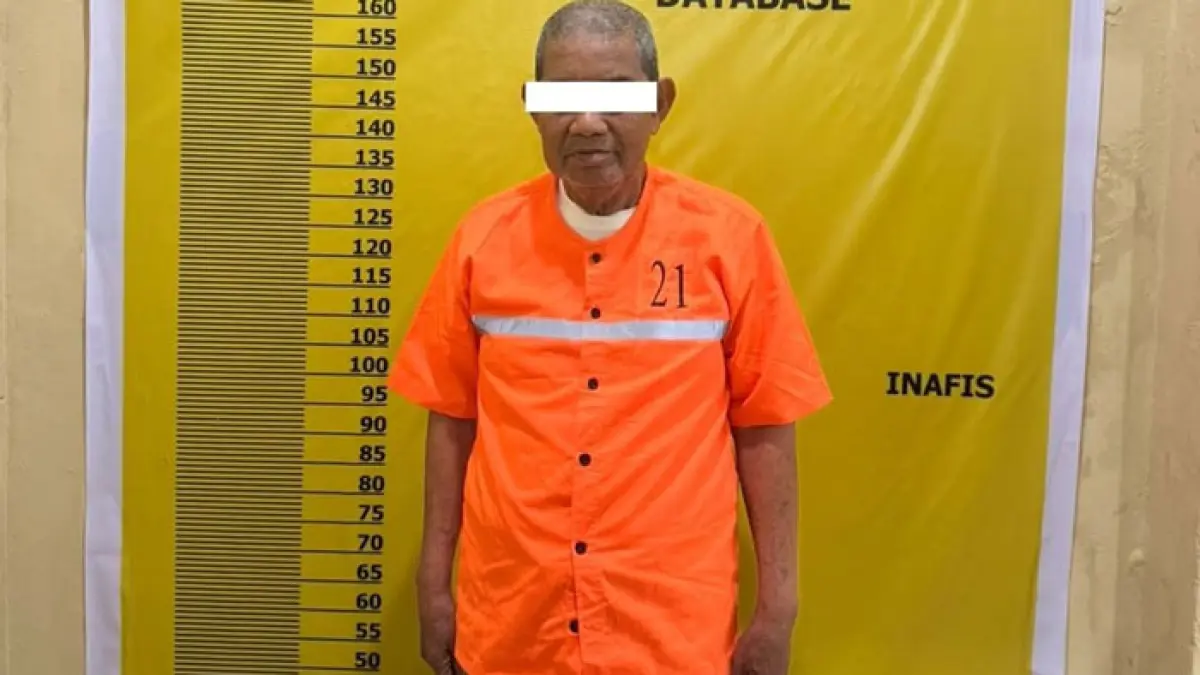Polisi mengamankan pelaku karhutla yang terjadi di Jalan Utama Desa Tameran, Kecamatan Bengkalis, Selasa (18/8/2026). (Istimewa)