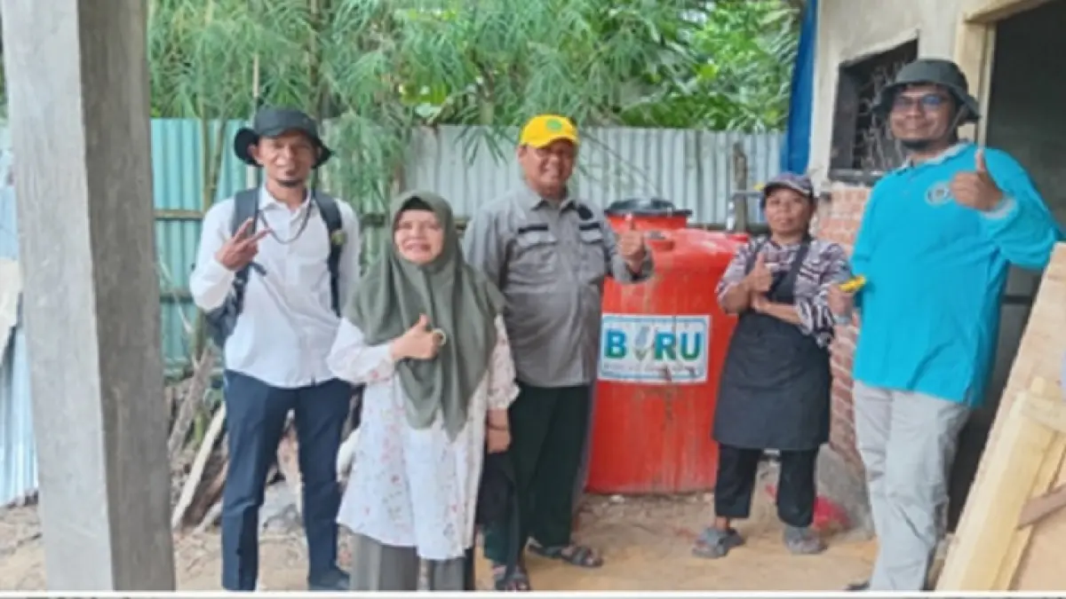 Tim Pengabdian kepada Masyarakat Dosen Unilak usai melatih warga manfaatkan biogas untuk masak dan listrik, belum lama ini. (Unilak Untuk Riau Pos)
