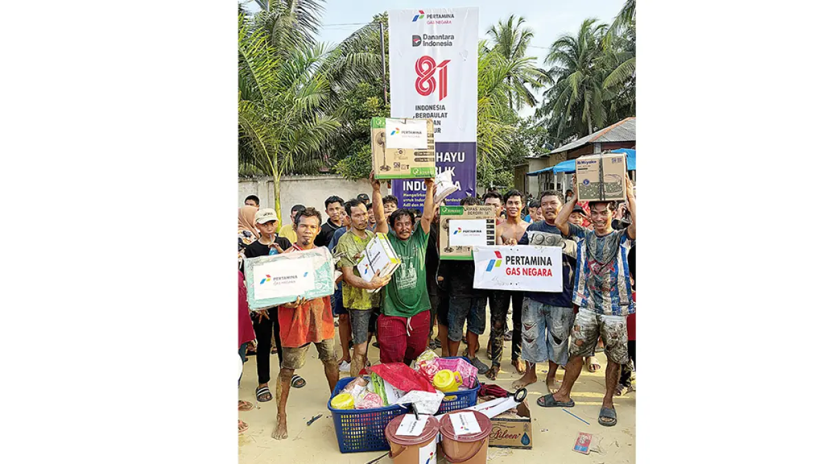 Masyarakat bergem­bira menda­patkan aneka ha­diah dari PT PGN saat mera­yakan HUT Kemerdekaan ke-81 RI di Kabupaten Pelalawan dan Kabupaten Siak, Senin (17/8/2026). (pt pgn tbk untuk riau pos)
