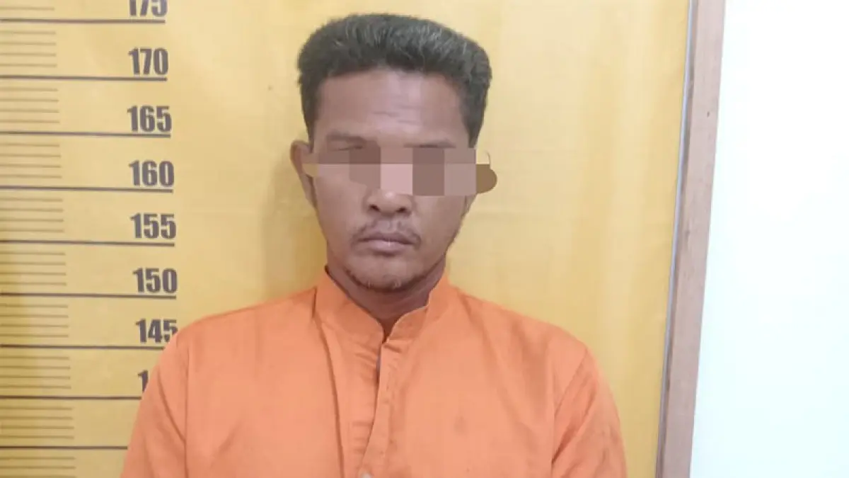 Jajaran Polsek Tambang mengamankan seorang pria yang diduga membakar lahan di Jalan Tuah Karya, Desa Tarai Bangun Kecamatan Tambang, Kabupaten Kampar, Senin (17/8/2026). Humas Polres Kampar untuk Riaupos.co