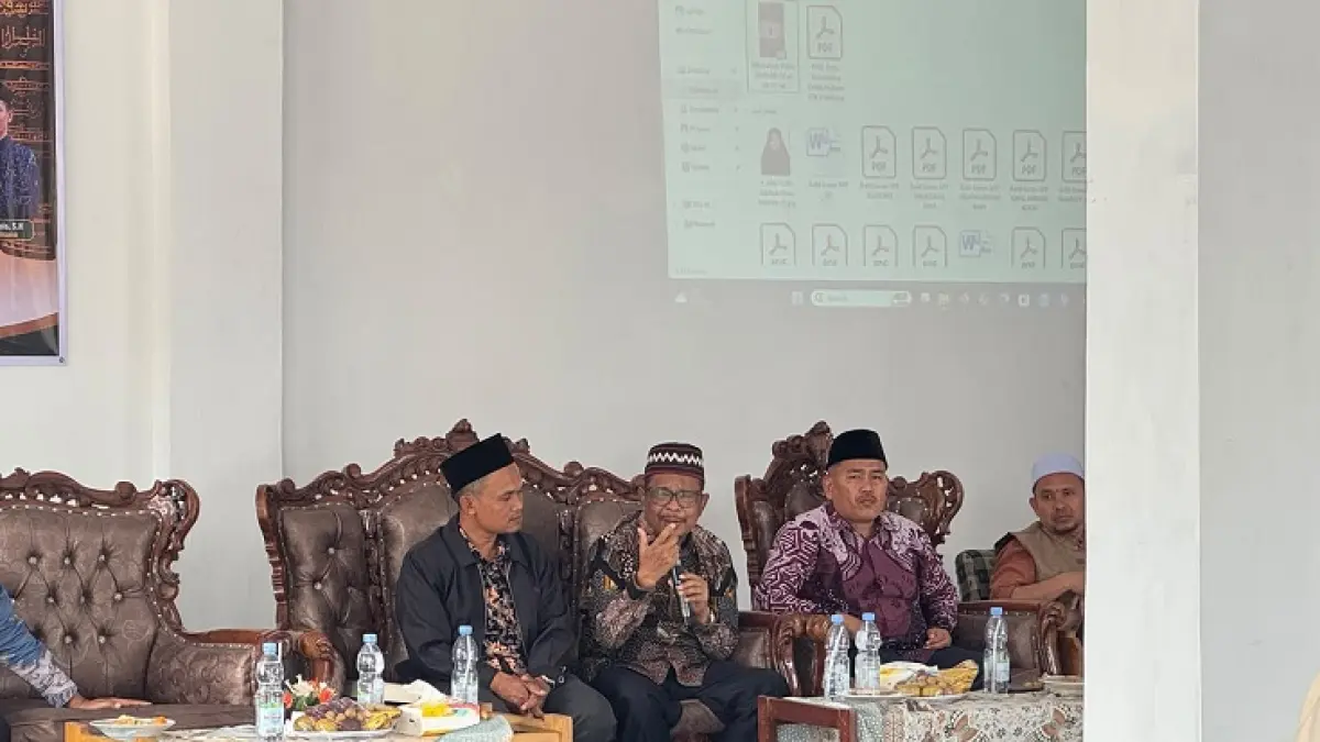 Dr H Ahmad Supardi Hasibuan MA saat memaparkan bukunya yang berjudul "Reinventing Politik Hukum"&nbsp; di UI Alkifayah Pekanbaru, Rabu (19/8/2026). (UI Alkifayah Pekanbaru)