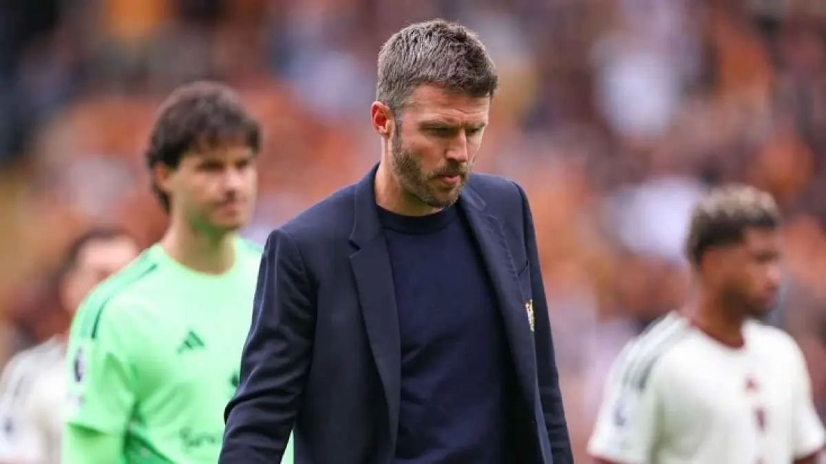 Michael Carrick gagal membawa Manchester United meraih kemennagan saat menghadapi tim promosi Hull City pada laga pardana di Liga Premier musim ini. (Robbie Jay Barratt-AMA/Getty Images)