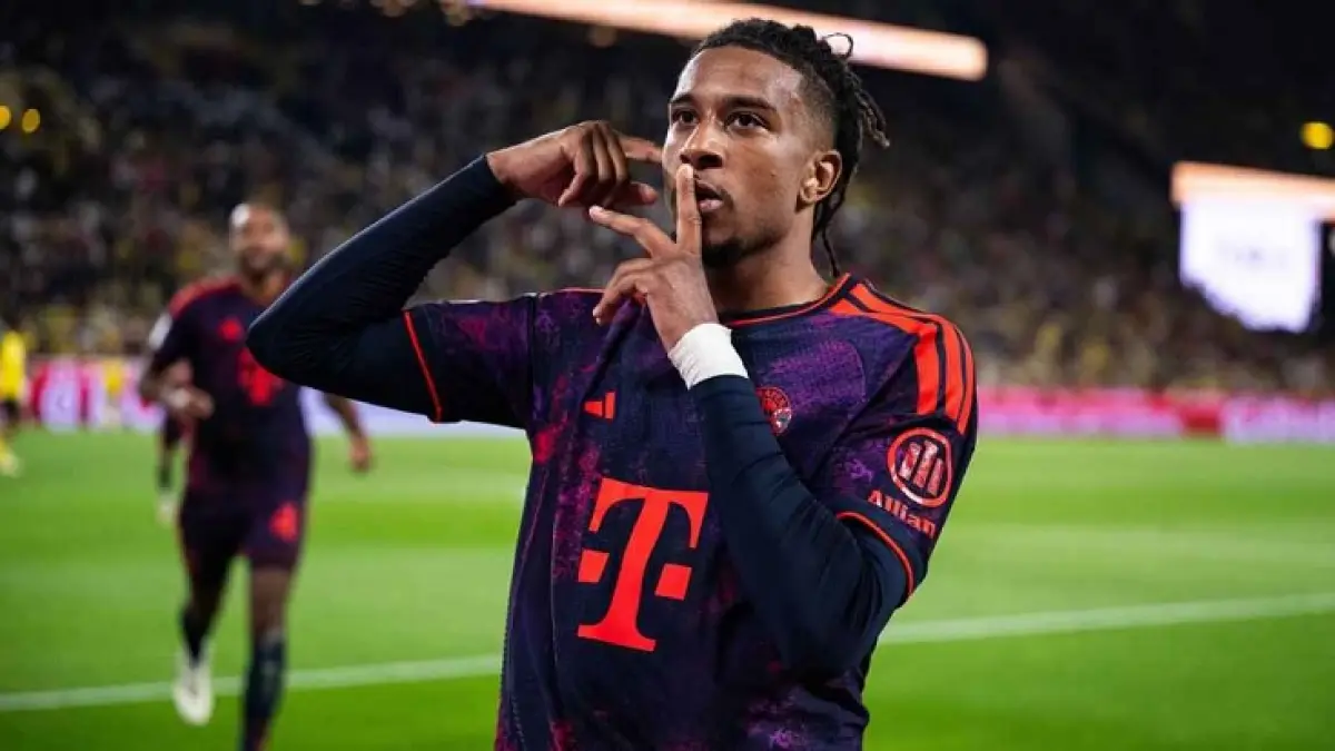 Michael Olise mencetak gol penentu kemenangan Bayern Munchen atas Borussia Dortmund di Piala Super Jerman. (Marvin Ibo Guengoer - GES Sportfoto/Getty Images)