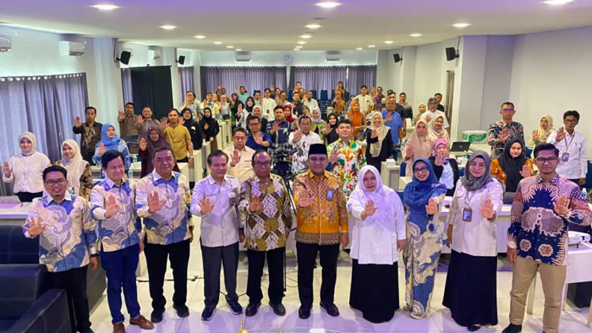 Foto bersama usai kegiatan pembukaan sosialisasi Implementasi Kebijakan Pencegahan dan Penanganan Kekerasan di Lingkungan Perguruan Tinggi yang diselenggarakan di kampus Institut Bisnis dan Teknologi (IBT) Pelita Indonesia, Jumat (21/8/2026). (Pelita Indonesia untuk Riaupos.co)