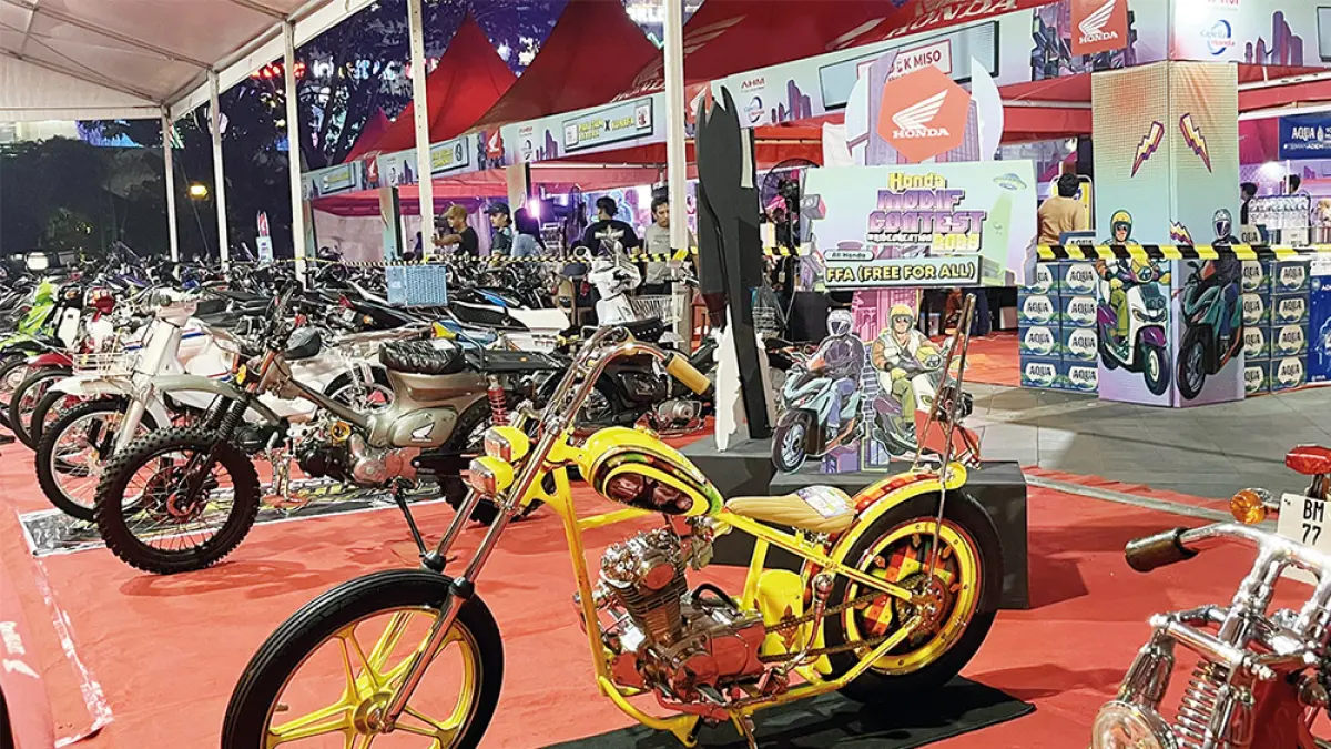 Deretan sepeda motor Honda yang ikut dalam&nbsp;Honda Modif Contest (HMC) 2026 di Atrium Mal SKA Pekanbaru, Sabtu (22/8/2026). (Capella Honda untuk Riau Pos)