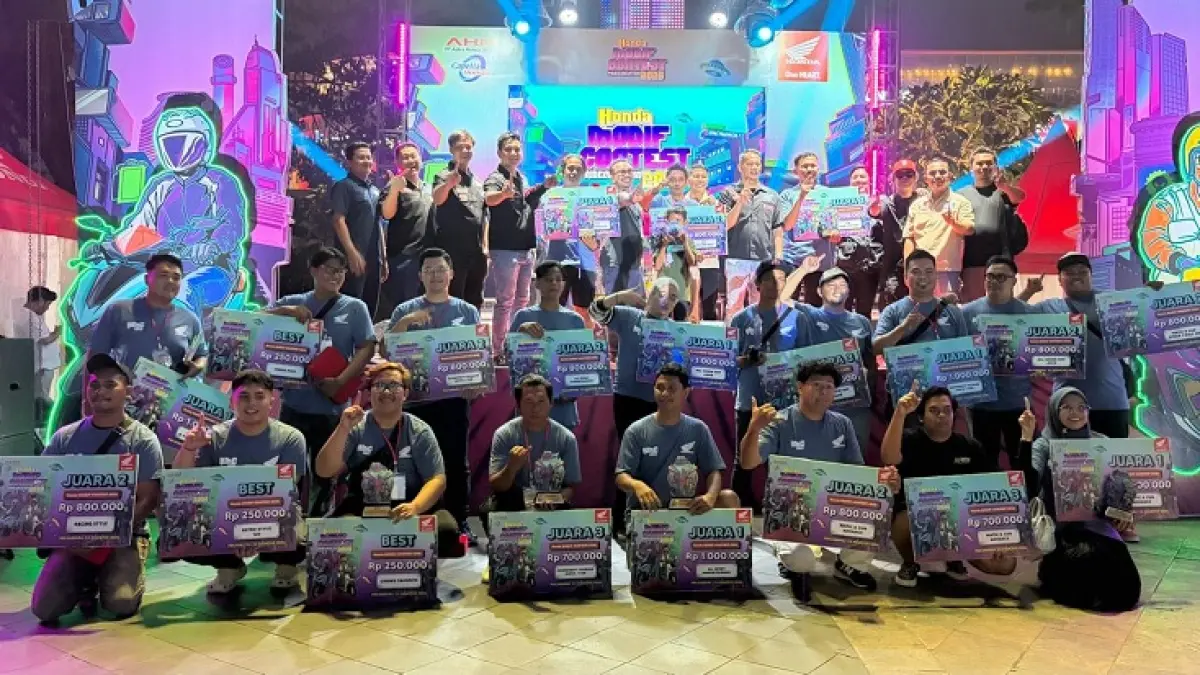 Para pemenang Honda Modif Contest 2026 foto bersama usai pengumuman pada Ahad (23/8/2026). (Istimewa)