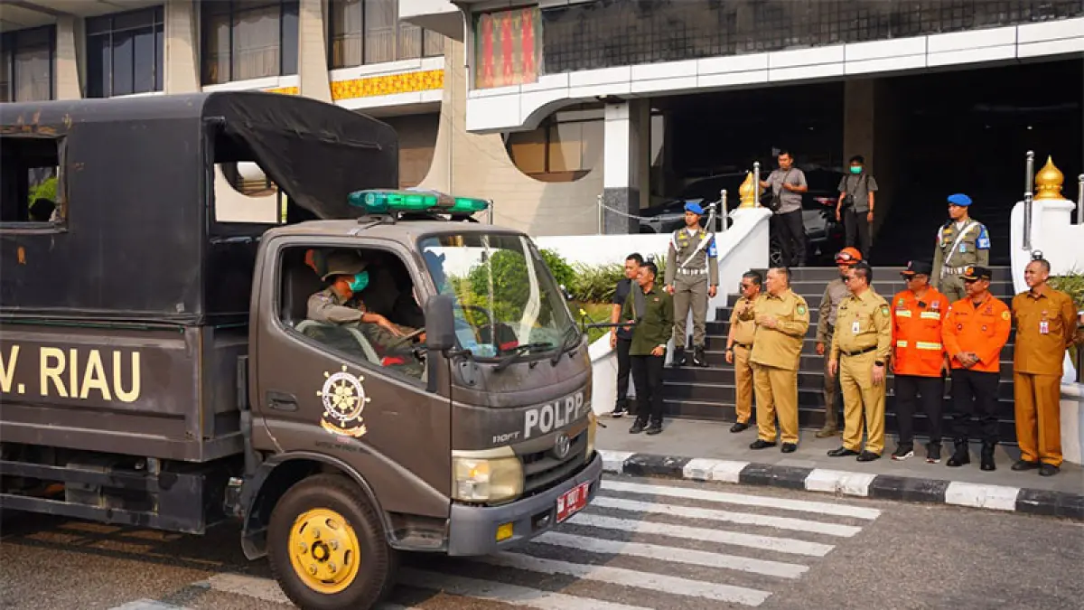 Plt Gubri SF Hariyanto melepas tim tambah untuk memadamkan Karhutla di Kerumutan, Kabupaten Pelalawan, Senin (24/8/2026). Ft Diskominfo Riau