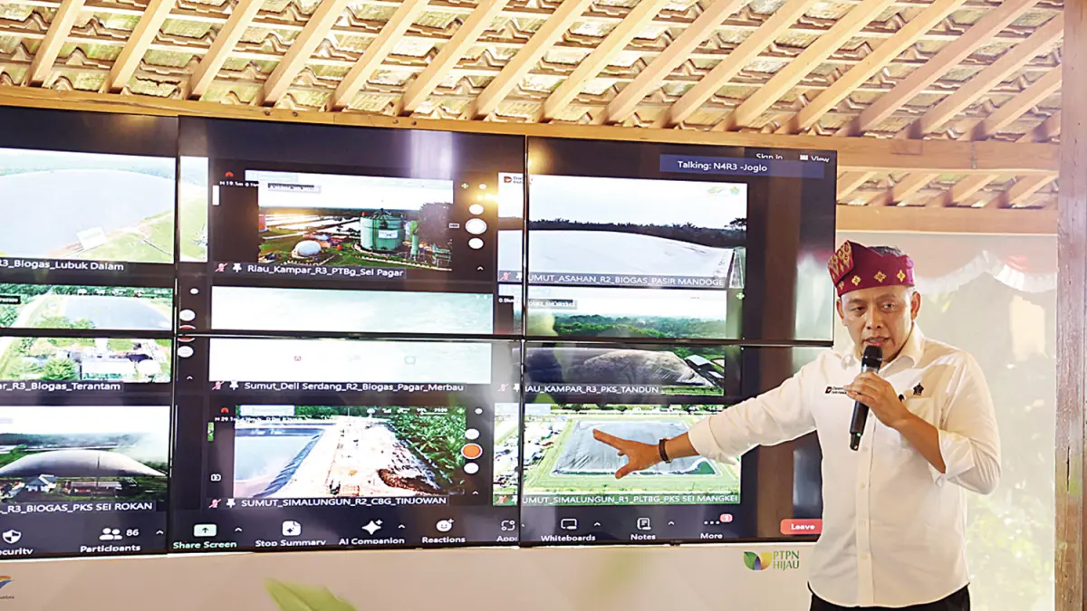 Direktur Utama PTPN IV PalmCo Jatmiko Santosa saat menjelaskan pengembangan energi terbarukan dan perdagangan karbon, beberapa waktu lalu.Humas PTPN IV Regional III untuk riau pos)