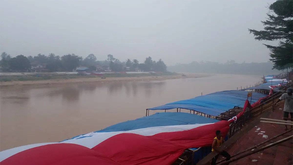 Kawasan Tepian Narosa Teluk Kuantan Selasa (25/8/2026) sudah diselimuti kabut asap. Foto Desriandi Candra
