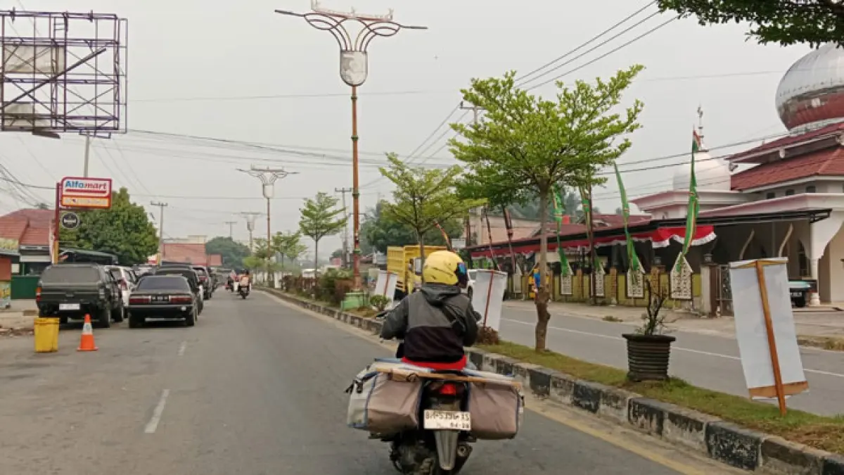 Kondisi Teluk Kuantan Selasa (25/8/2026) pagi. Terlihat kabut asap menyelimuti. (Desriandi Candra/Riaupos.co)