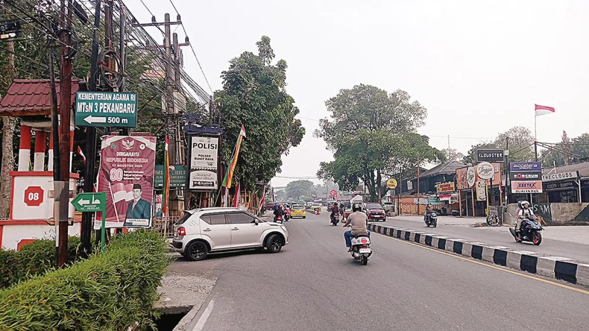 AKAN DIPERLEBAR: Ruas Jalan Kaharudin Nasution,  Kecamatan Bukitraya, akan segera dilakukan pelebaran oleh Pemerintah Kota Pekanbaru, Selasa (25/8/2026). (Prapti Dwi Lestari/riau pos)