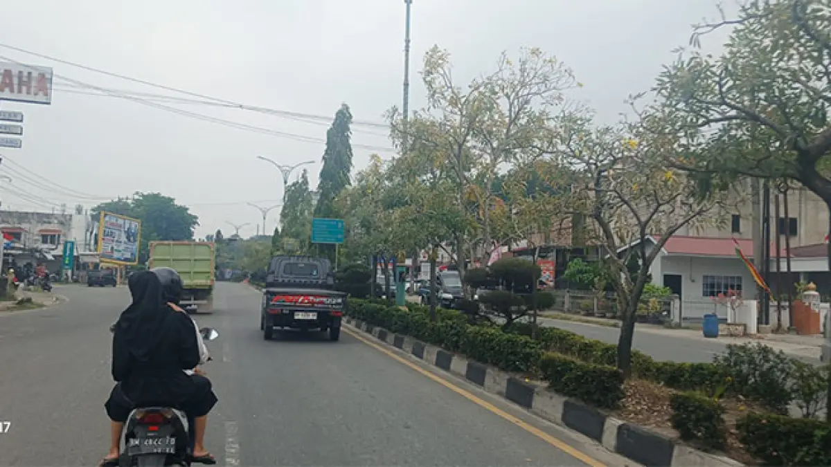 Kabut asap menyelimuti Kota Bangkinang, berdasarkan pembaruan data pada Rabu (26/8/2026) pukul 10.00 WIB, ISPU tercatat berada di angka 164, sehingga masuk dalam kategori tidak sehat. Kamaruddin/Riaupos.co