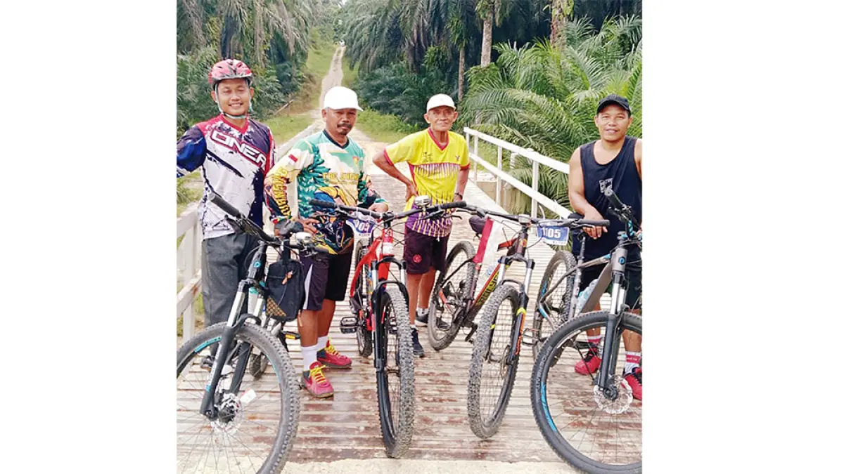 GOWES: Anggota Fun Bike Community (FBC) Singingi, Kabupaten Kuantan Singingi (Kuansing) saat melakukan gowes bersama, belum lama ini. (FBC untuk Riau Pos)