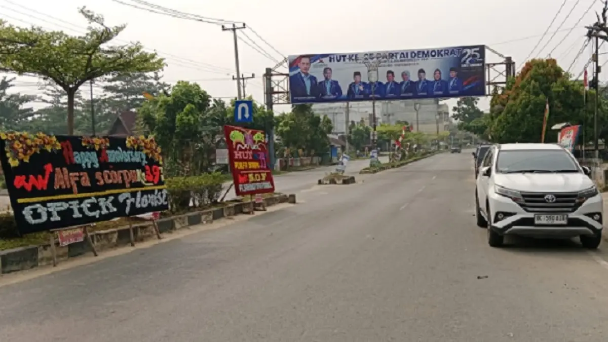 Kondisi Telukkuantan masih diselimuti asap tipis, Kamis (27/8/2026). (Desriandi Candra/Riaupos.co)