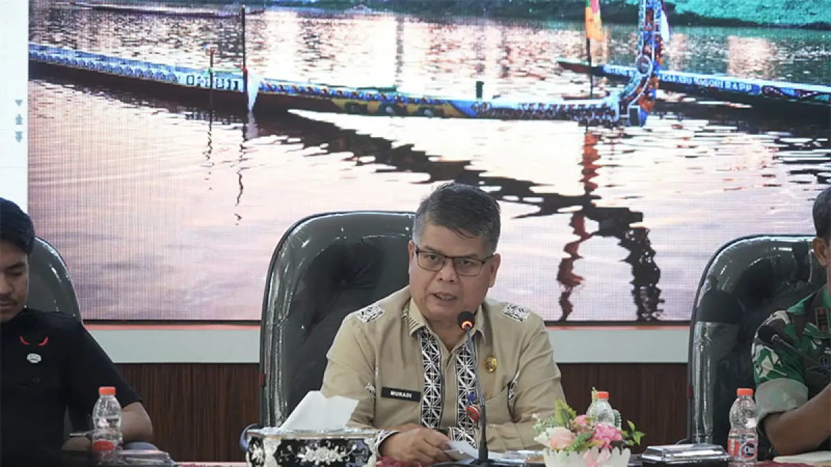 Pj Sekda Kuansing Drs Muradi MSi memimpin rapat penetapan Siaga Darurat Bencana, Kamis (27/8/2026) di Kantor Bupati. (Istimewa)