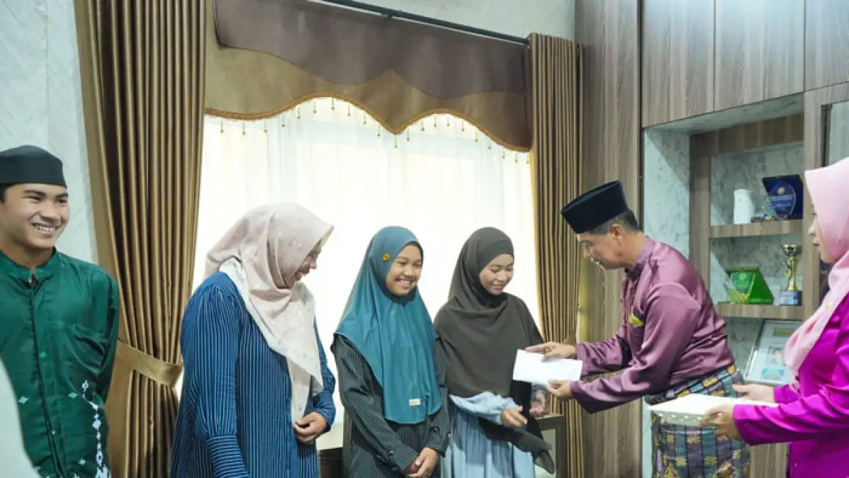 4 peserta asal Kabupaten Kepulauan Meranti akan membawa nama Provinsi Riau pada MTQ Nasional XXXI Tahun 2026 di Semarang, Jawa Tengah yang dilepas oleh Sekda Kepulauan Meranti Sudandri Jauzah, SH, mewakili Bupati Kepulauan Meranti, Jumat (28/8/2026). (Istimewa)