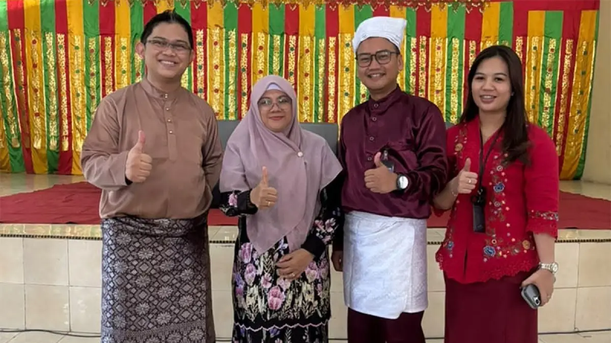 Bupati Siak Dr Afni Zulkifli MSi foto bersama Pemimpin Cabang BRI Perawang Ivon Septiandri, baru-baru ini. (FOTO: BRI)