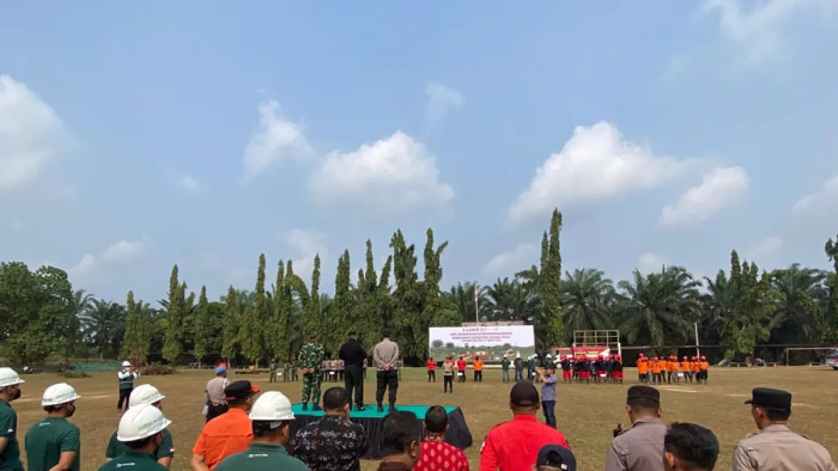 Wakil Bupati Siak, Syamsurizal, SAg MSi bertindak sebagai pimpinan Apel Siaga Karhutla 2026 perkuat kolaborasi PT KTU, Gapki, pemerintah dan masyarakat di Lapangan PT KTU, Kamis (27/8/2026). (Istimewa)