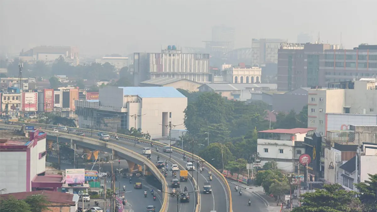 Kondisi udara di Pekanbaru masih diselimuti kabut, Sabtu (29/8/2026). Foto Prapti Dwi Lestari