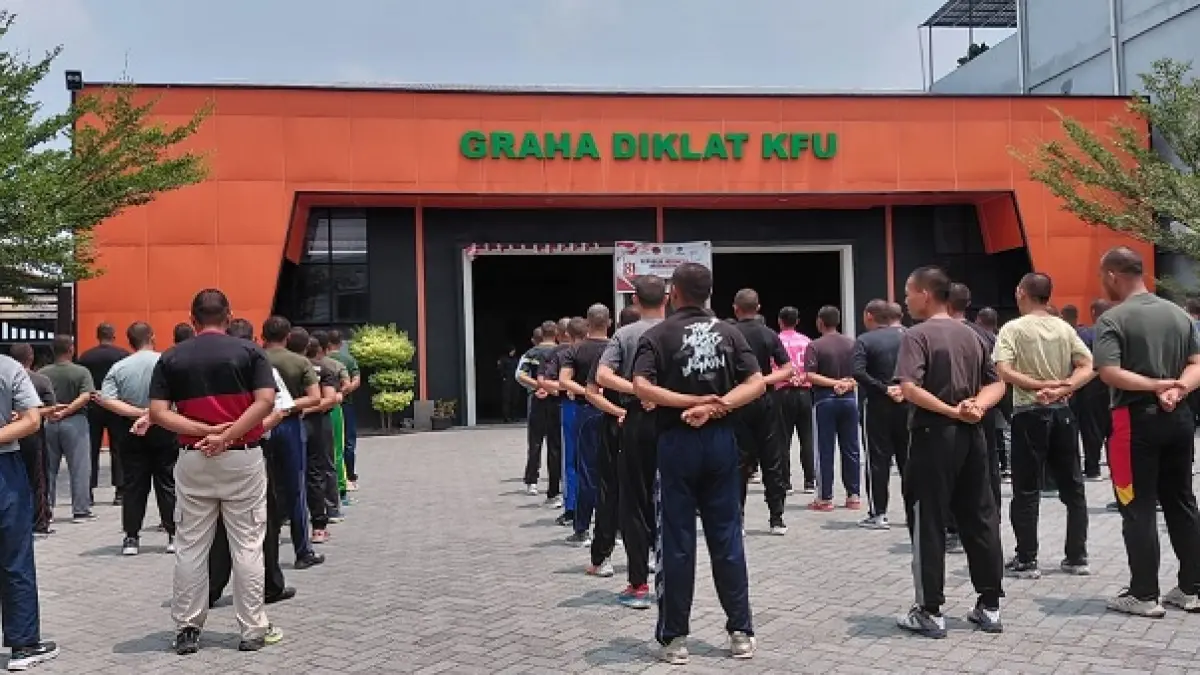 Manajemen PT KFU saat melakukan apel security di kantor. (Istimewa)