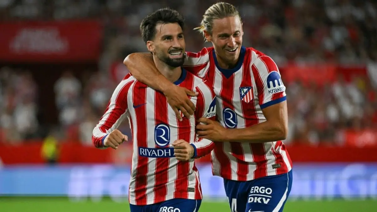 Alex Baena merayakan gol keduanya dalam kemenangan Atlético Madrid atas Sevilla.(JORGE GUERRERO/AFP via Getty Images)